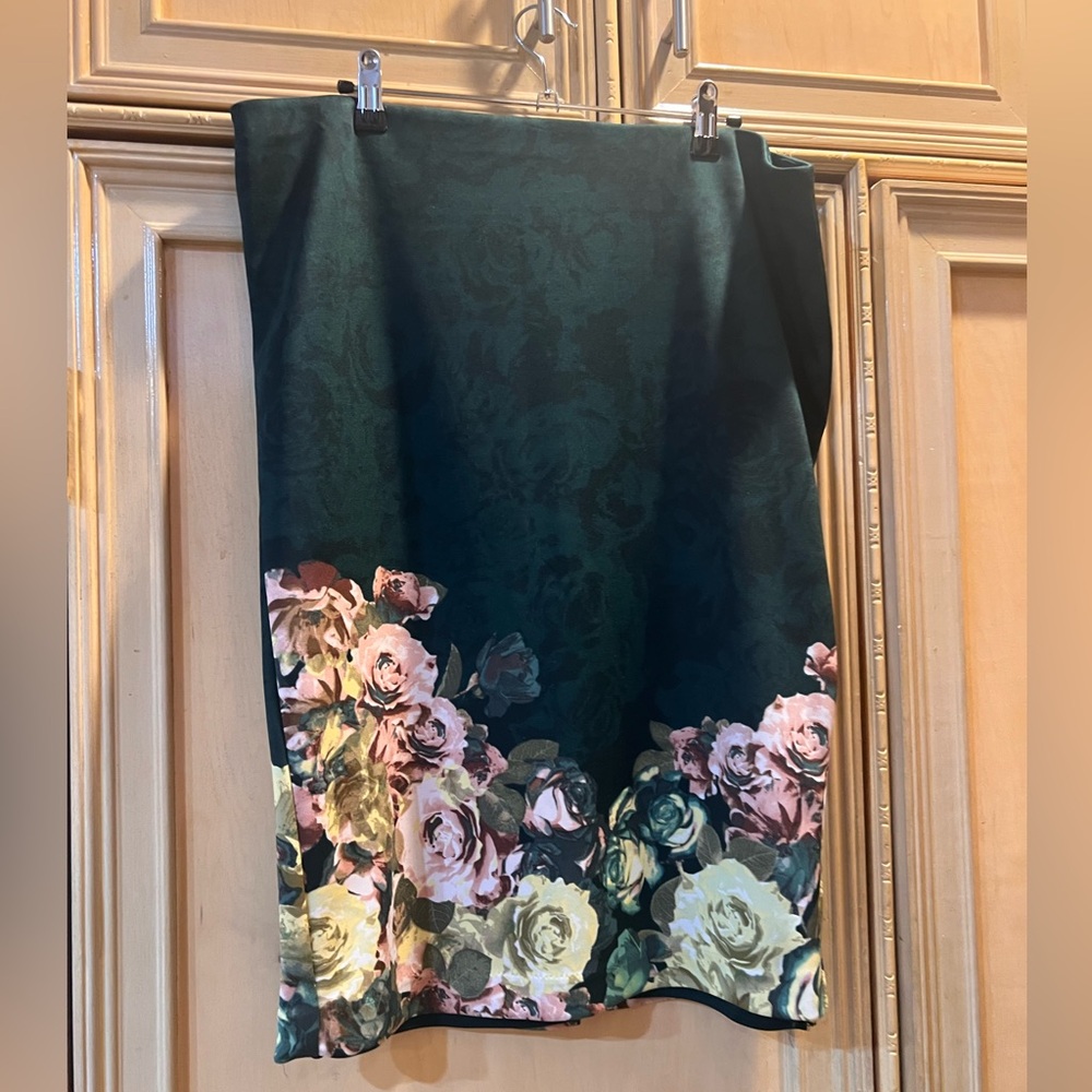 NY & Co., Floral green skirt size XL.